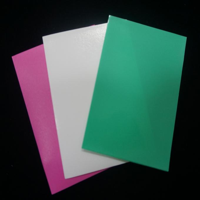 El frente colorido de alta calidad modificado para requisitos particulares PP claros detrás colorea las pequeñas fundas plásticas heladas de la tarjeta